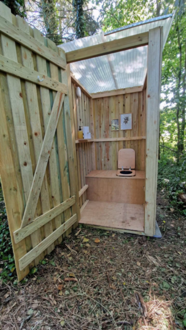 Fridasminde Naturcamping – Muldtoilet i træskur